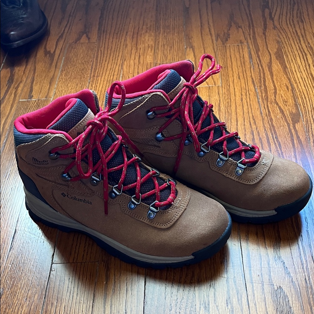 Columbia Newton Waterproof Women's Tan Winter Boots with Red Laces